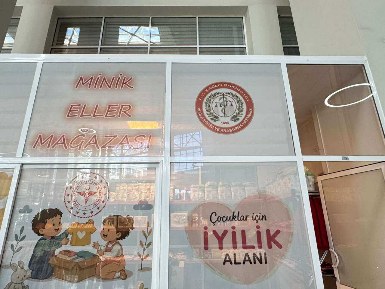 Başhekim Acar Anlattı: Muğla Eğitim ve Araştırma Hastanesi’nde İhtiyaç Sahibi Çocuklara “Minik Eller” Desteği 11